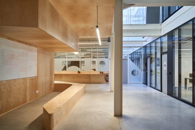 Bureau à louer trakk namur entreprise 4 personnes